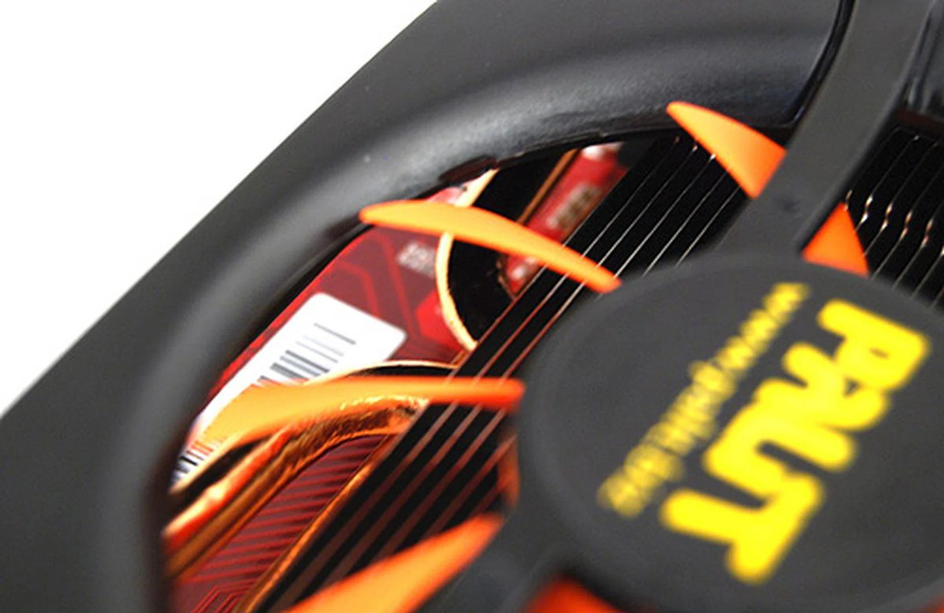 Like the Gainward card, the Palit card shares the same cooler design and here we can see copper heat pipes which quickly draw heat away from the GPU core.