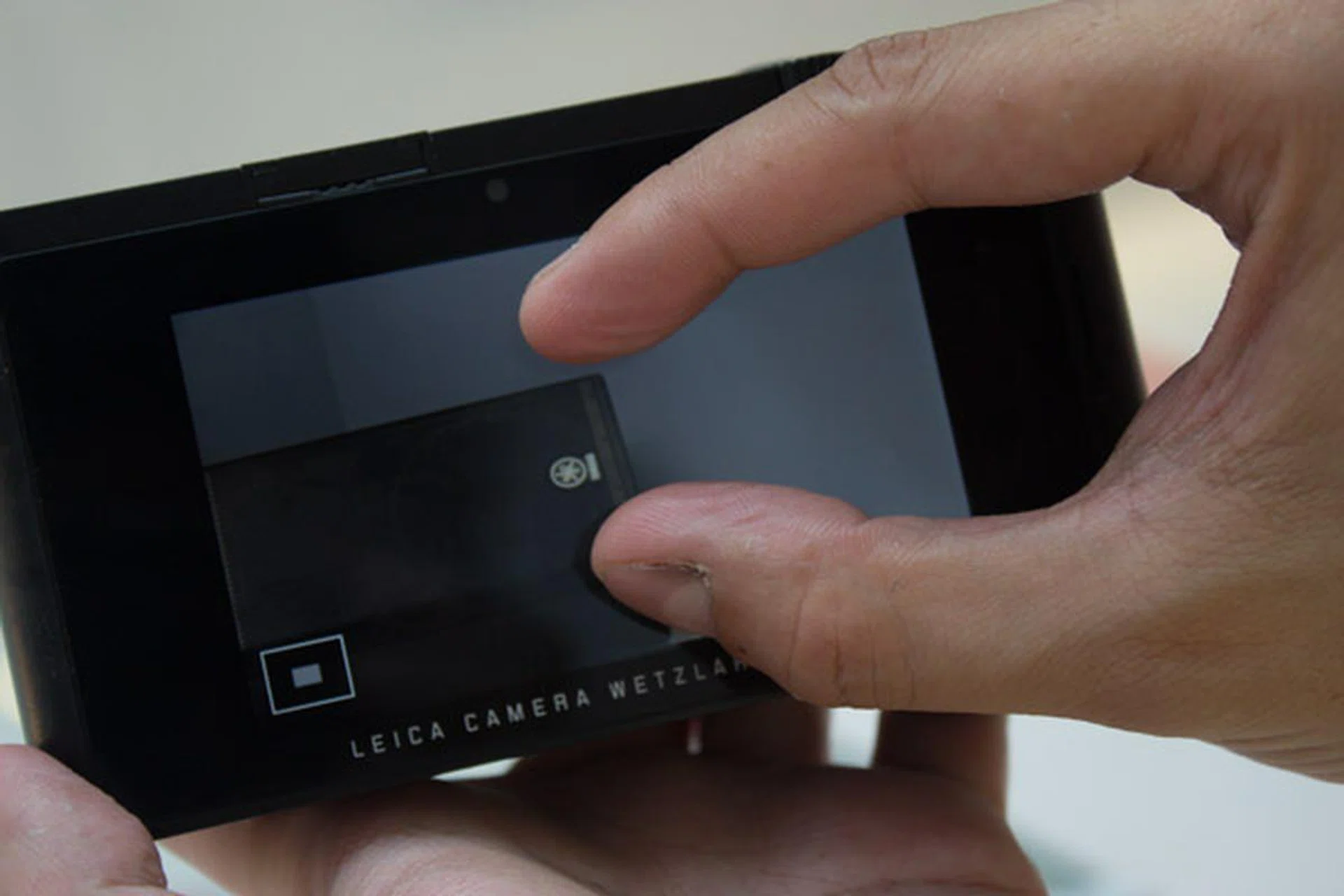 Pinching to zoom works the same way it does on smartphones.
