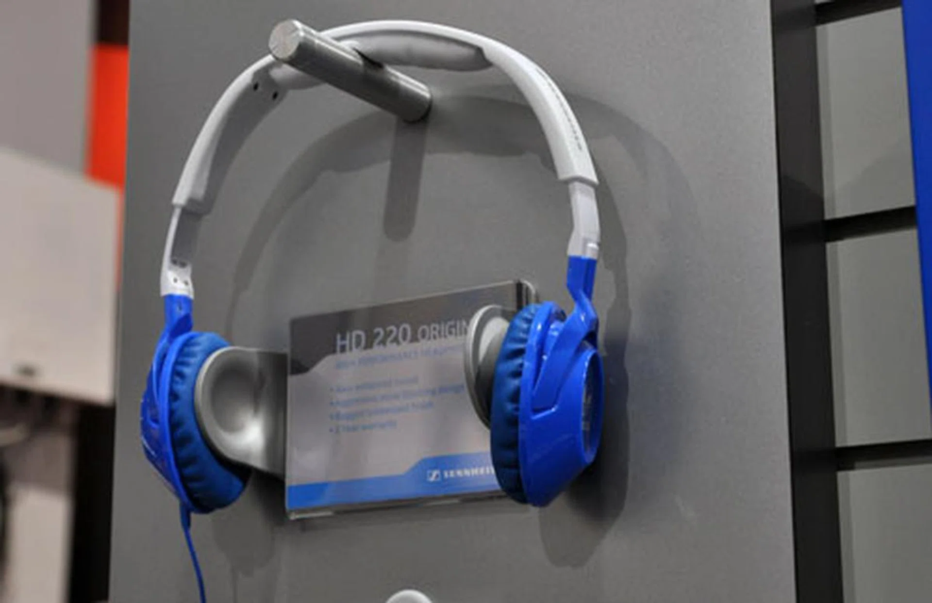 The HD 220 is a partnership with Adidas and feature a solid bass sound and noise blocking technology. 