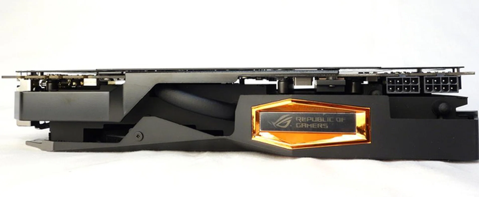 The ASUS ROG logo will be lit by LEDs during operation. The lighting can be controlled by the company's proprietary GPUTweak II software.