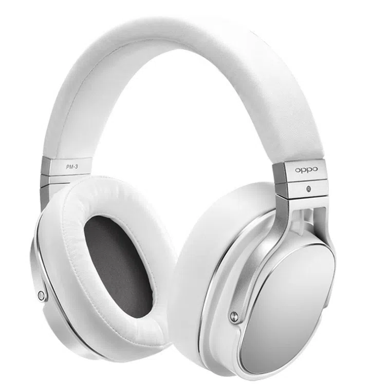 The Oppo PM-3 headphones are extremely light-weight