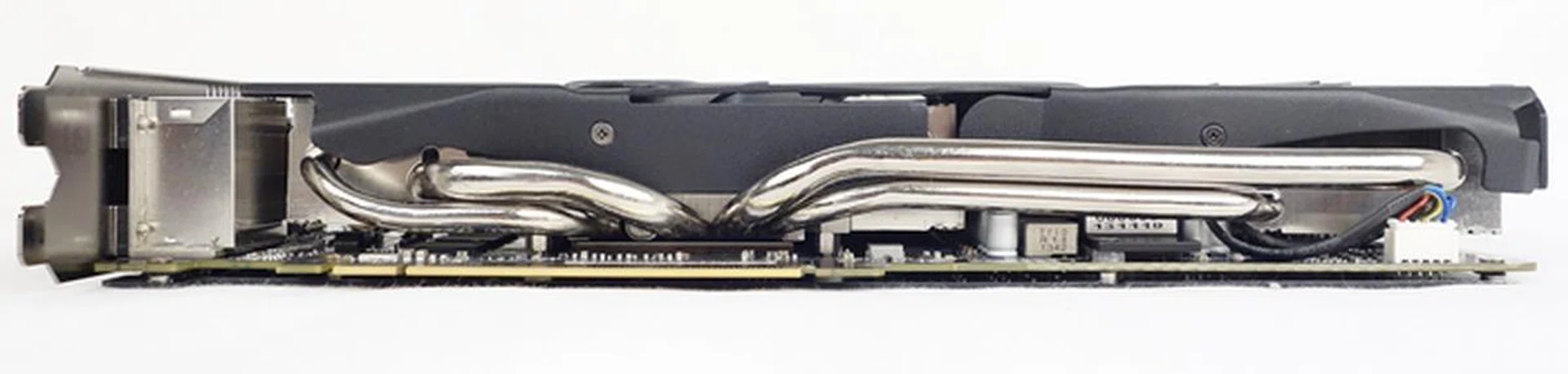 There are five copper heatpipes which are in direct contact with the GPU of the card, four of which are seen in the bottom view of card as seen here. On the top side of the card, there's a single heatpipe that is thicker than usual at 10mm in diameter.