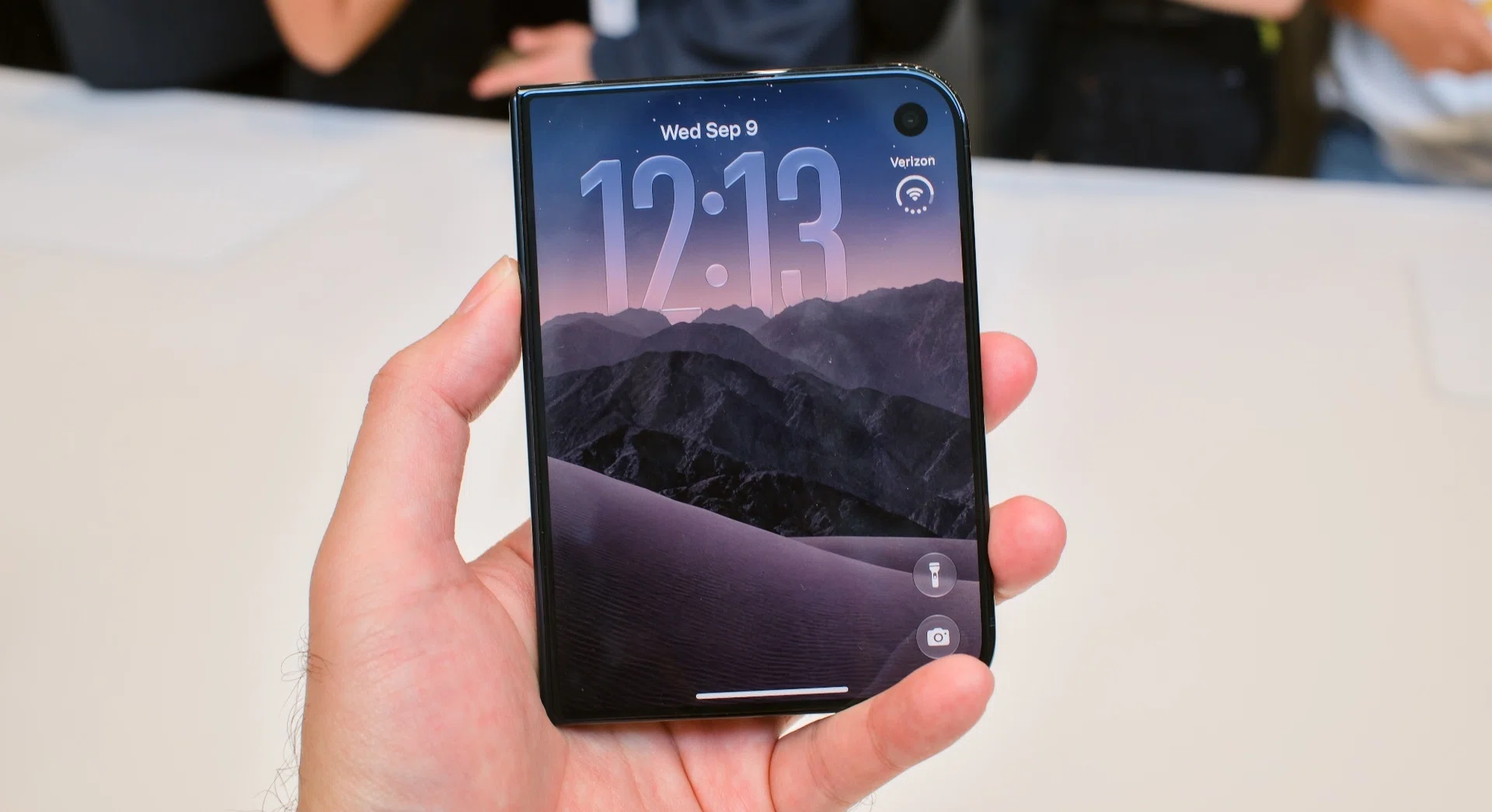 iPhone Duo outer display