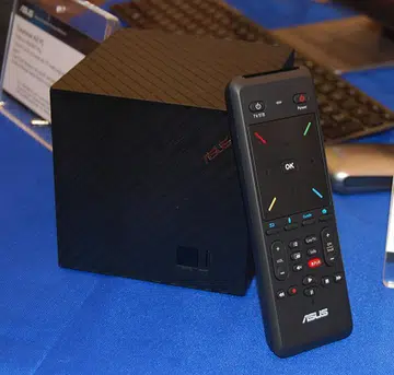 The ASUS Qube and its accompanying remote.