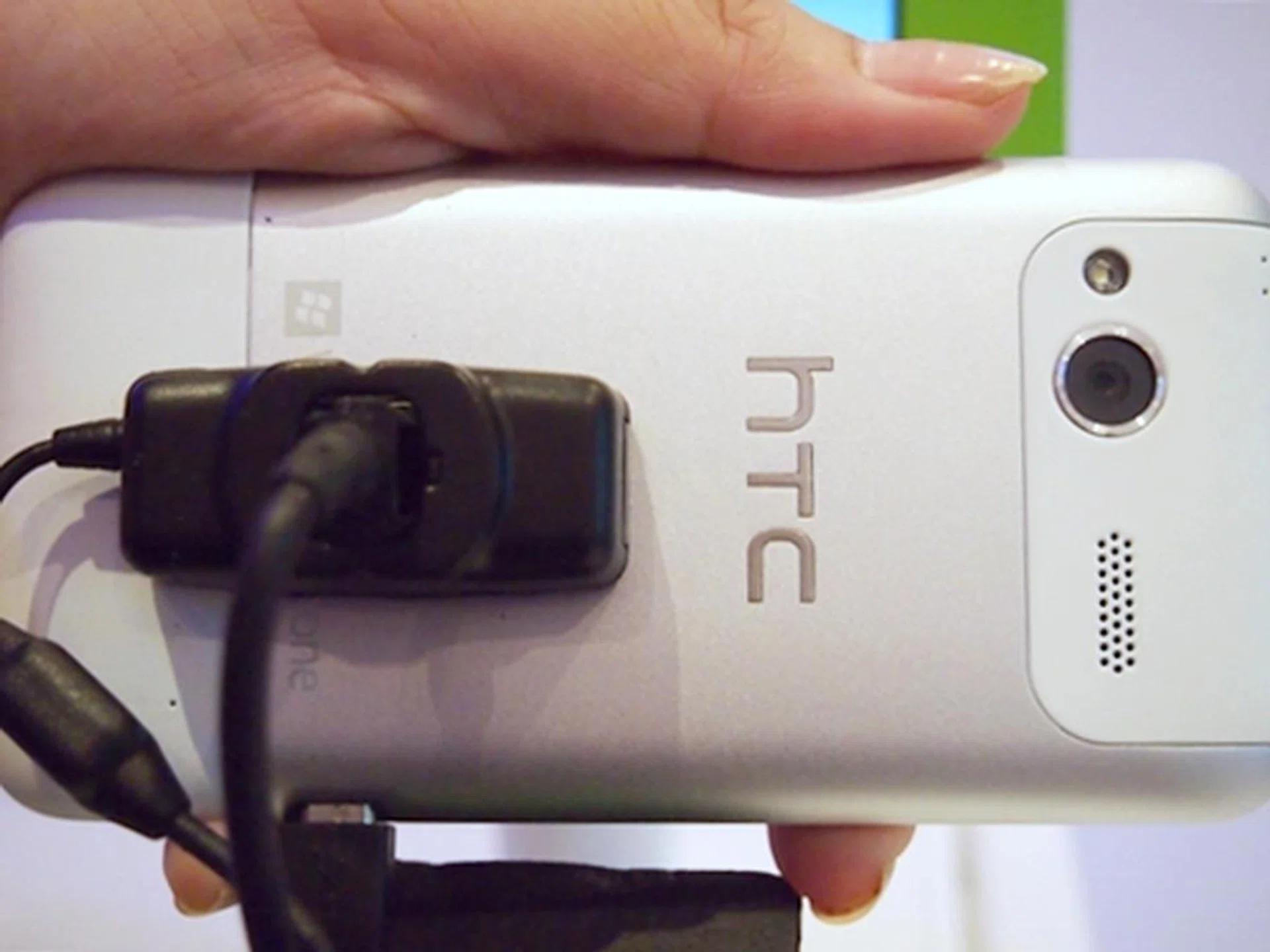 It is easy to mistake the HTC Radar for another HTC Android phone if not for the Windows Phone logo and text. The smartphone will come with a 5-megapixel camera with F2.2 lens, LED flash, and back-illuminated sensor.