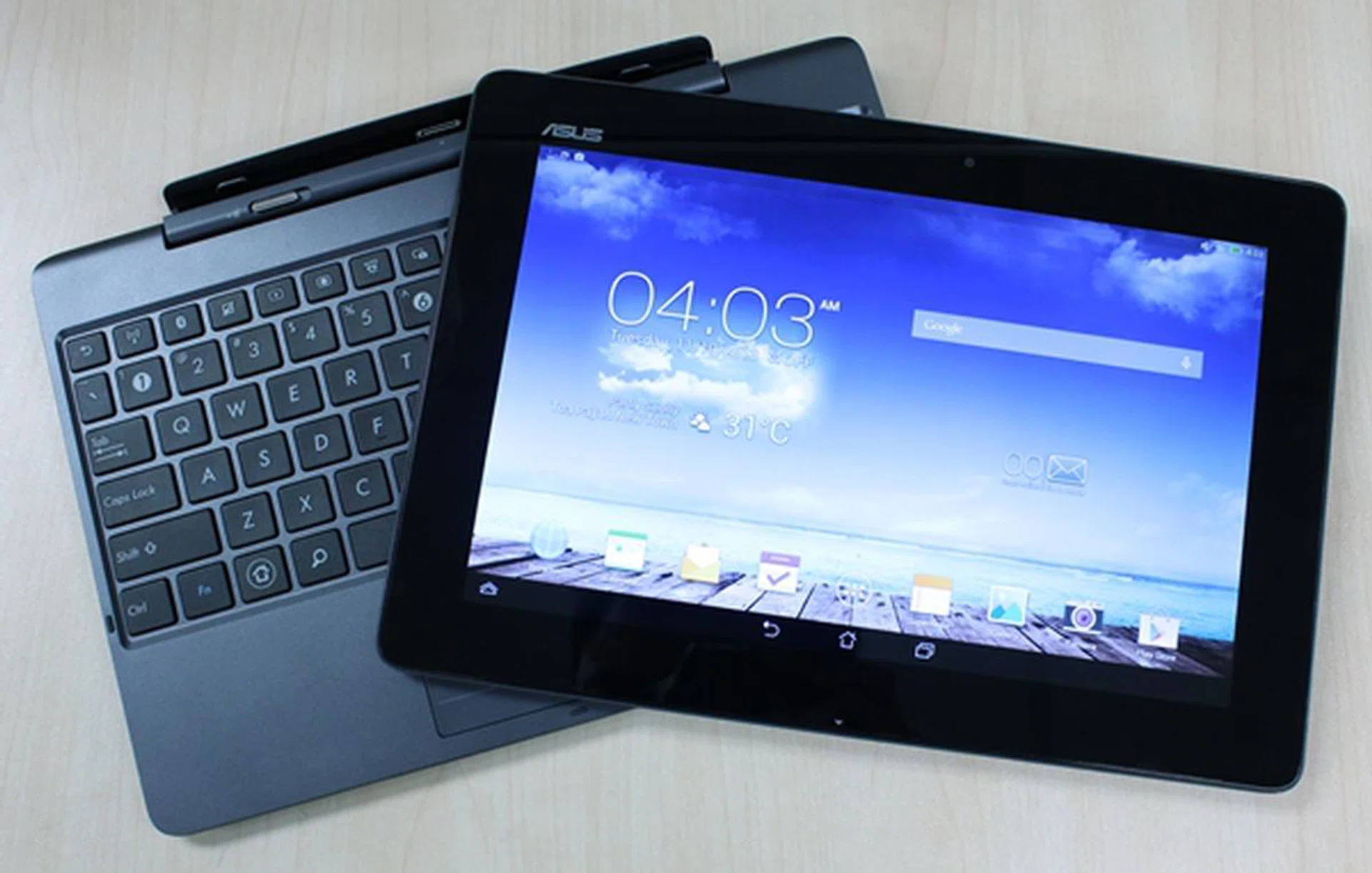 ASUS continues to blur the line between a tablet and a netbook with its latest Transformer Pad TF701T.