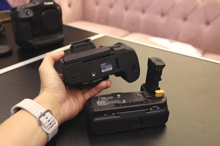 The R5 Mark II actually has in and out air vents, which is made use of with the new Cooling Fan grip. Photo: HWZ