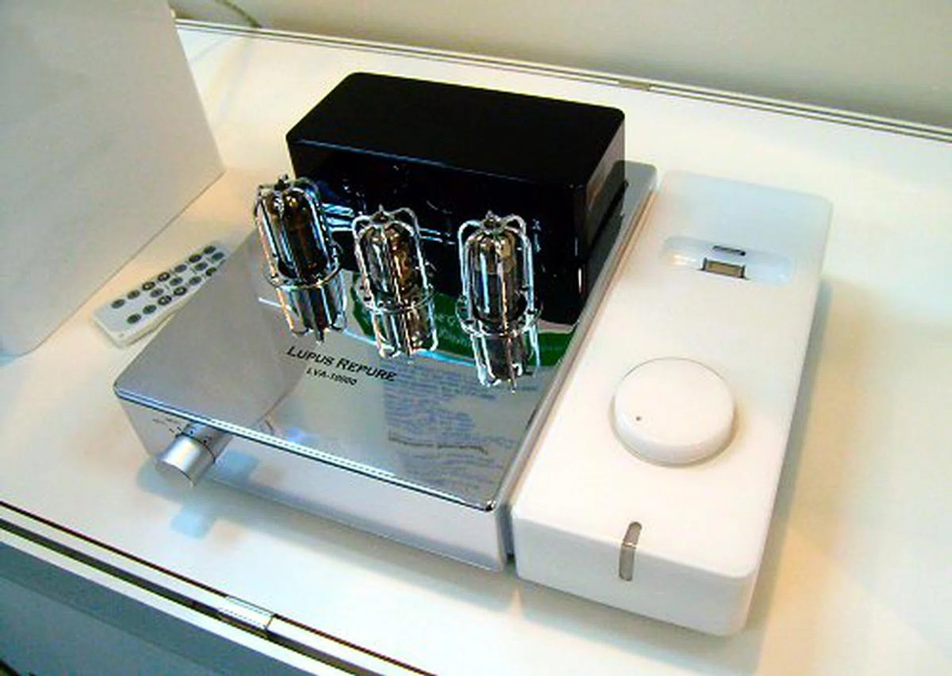  The Lupus RePure Amp for your iPod. Vacuum tubes, mirror finish, the promise of audiophile audio reproduction and some drool is all you'd get looking at the picture.  