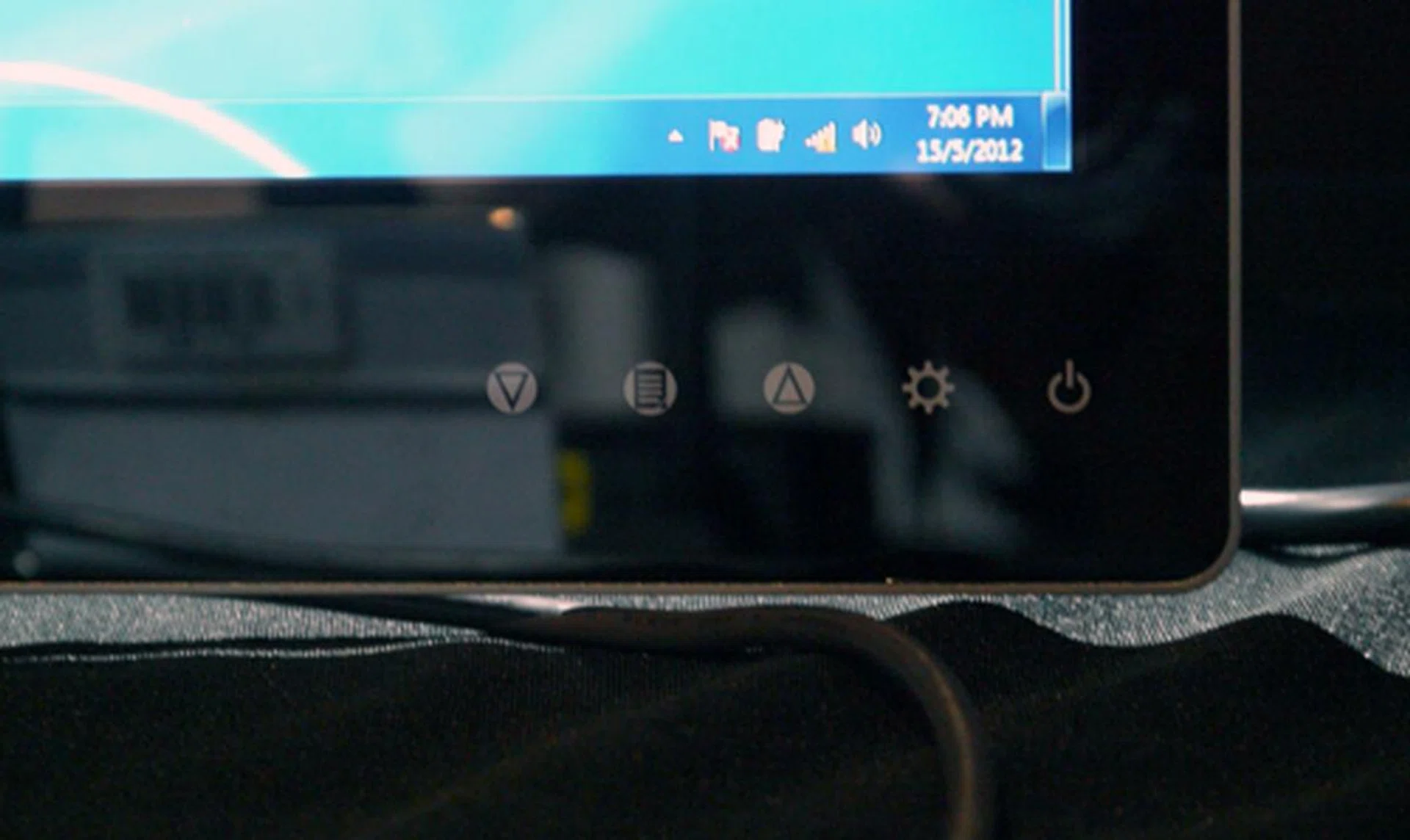 Connectivity is amply covered, thanks to its selection of HDMI, VGA, and Mini DisplayPort offerings. The PRO1301WE also flaunts touch controls on the lower right edge of its bezel.