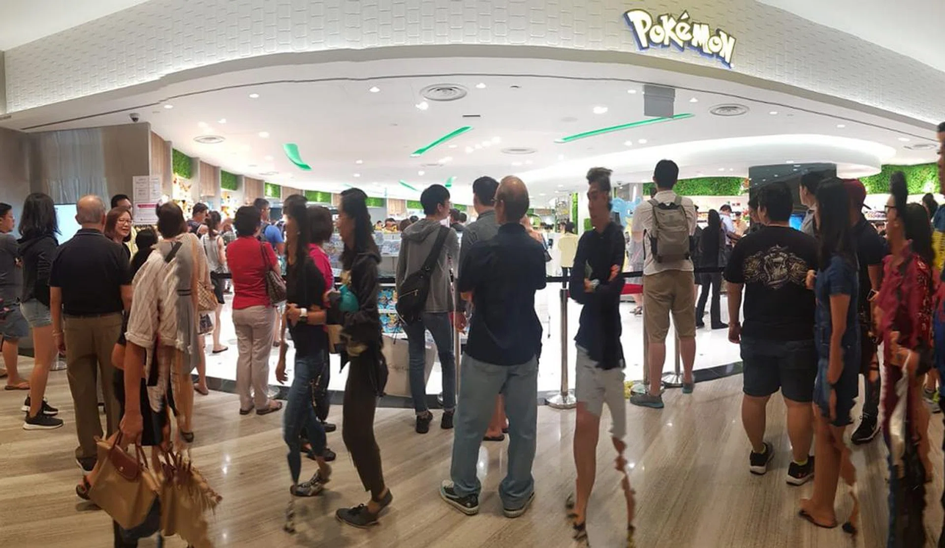 There was so much crowd, we could never get a clean shot. #oops