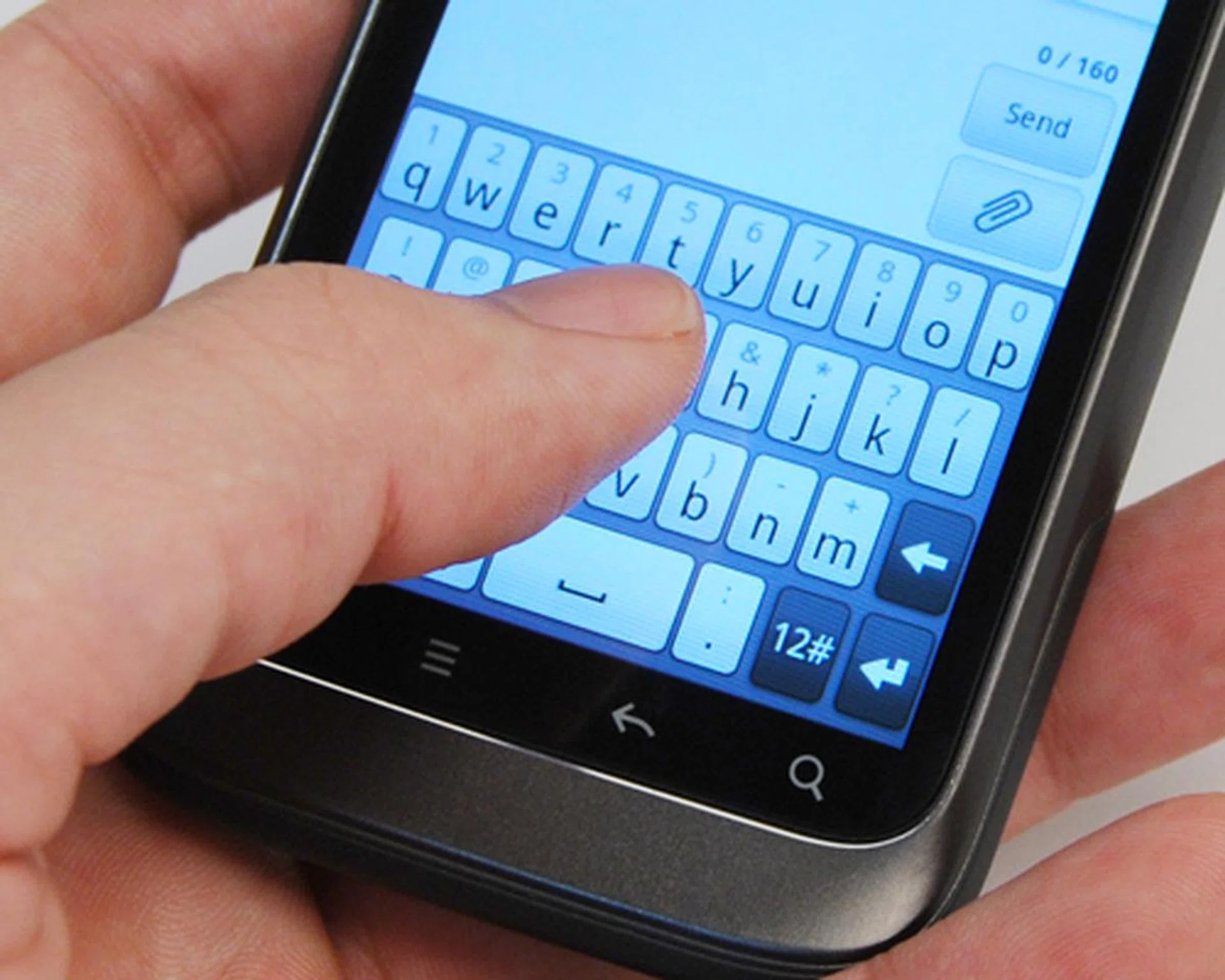 A benefit of the small 3.2-inch display is it doesn’t require you to stretch your thumb across the screen. Unfortunately, typing on a full-sized QWERTY keyboard on the screen can be a challenge.