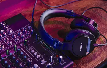 Audiophiles will instantly see the resemblance the new MDR-M1 headphones have to the legendary MDR-7506. Photo: Sony