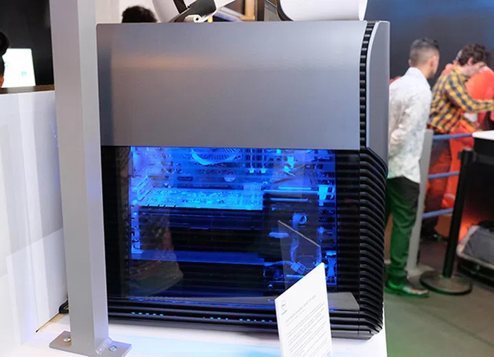 The see-thru side panel lets owners admire their system's internals.