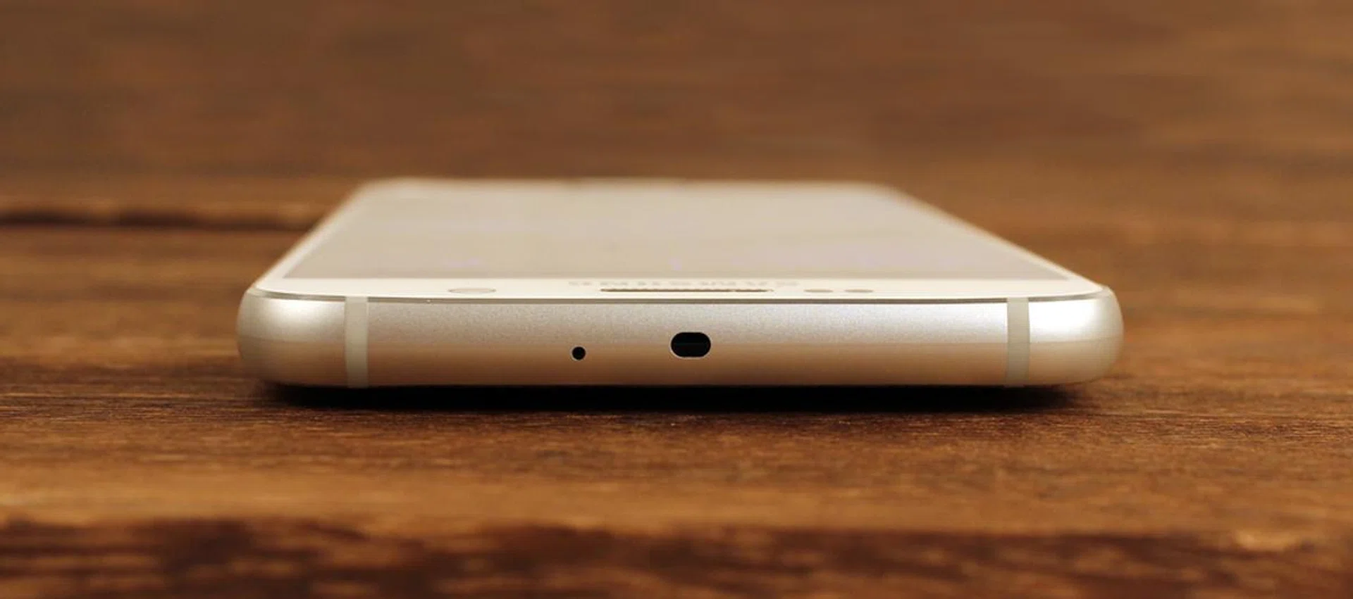 Both models sport IR blasters on top.