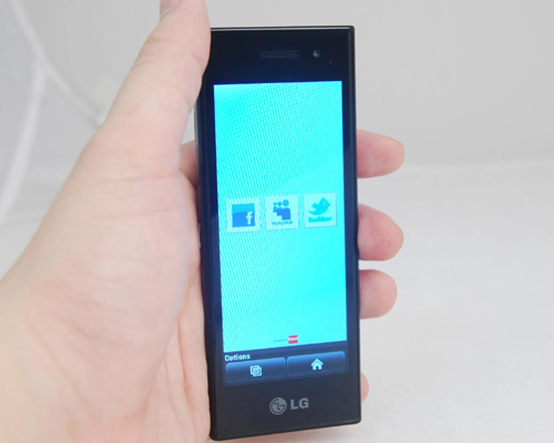 While you can have access to your Facebook, Twitter and MySpace via SNS, we figured it'll be easier to make use of the web browser and visit the mobile versions of these social networking sites.