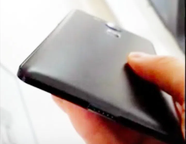 The screenshot has been edited to be brighter so as to have a clearer look at the port of the device. <br> Image source: Steve Hemmerstoffer (YouTube)