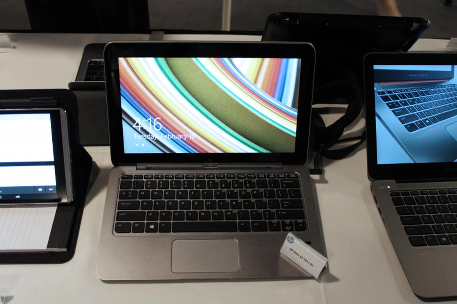 The Elite x2 1011 G1 is a convertible Ultrabook with a detachable display.