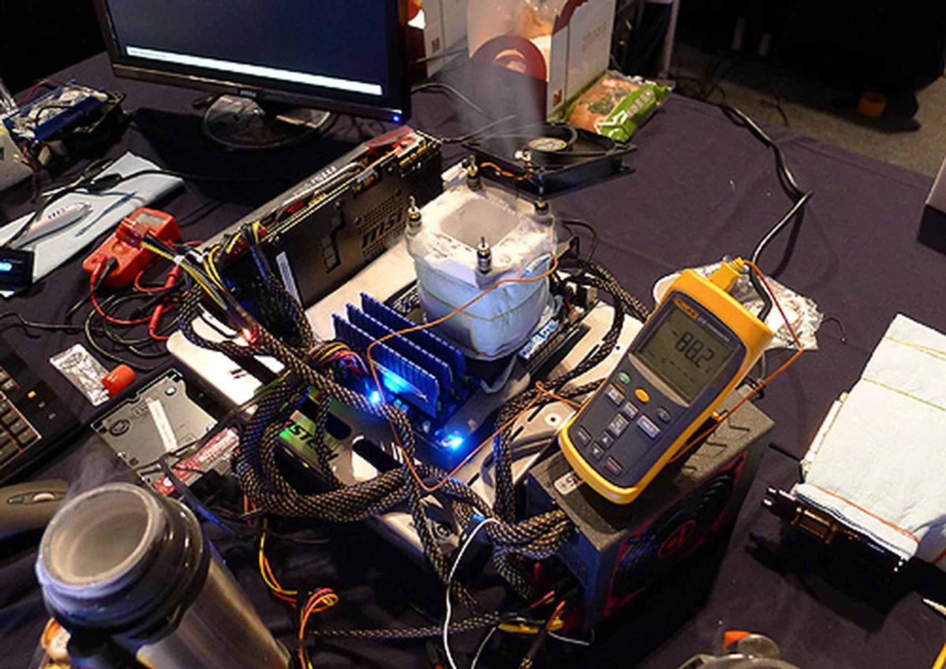 Controlled chaos is the norm at such overclocking contests.
