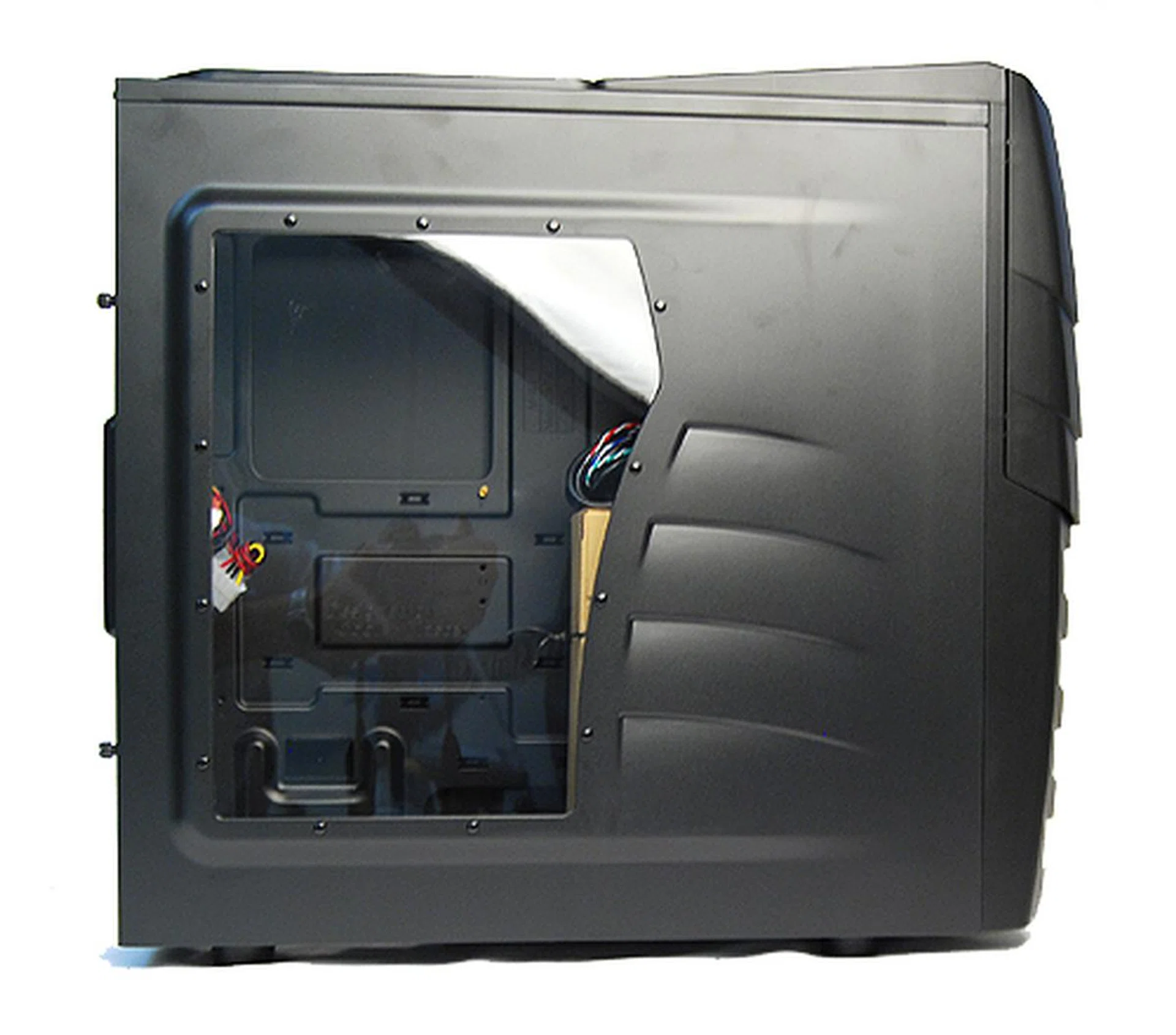 On the right, a transparent plastic panel lets users peek inside to admire their components. The 'gills' complement the front chassis design to ensure the entire casing's design has a good follow through - something that's not often seen.