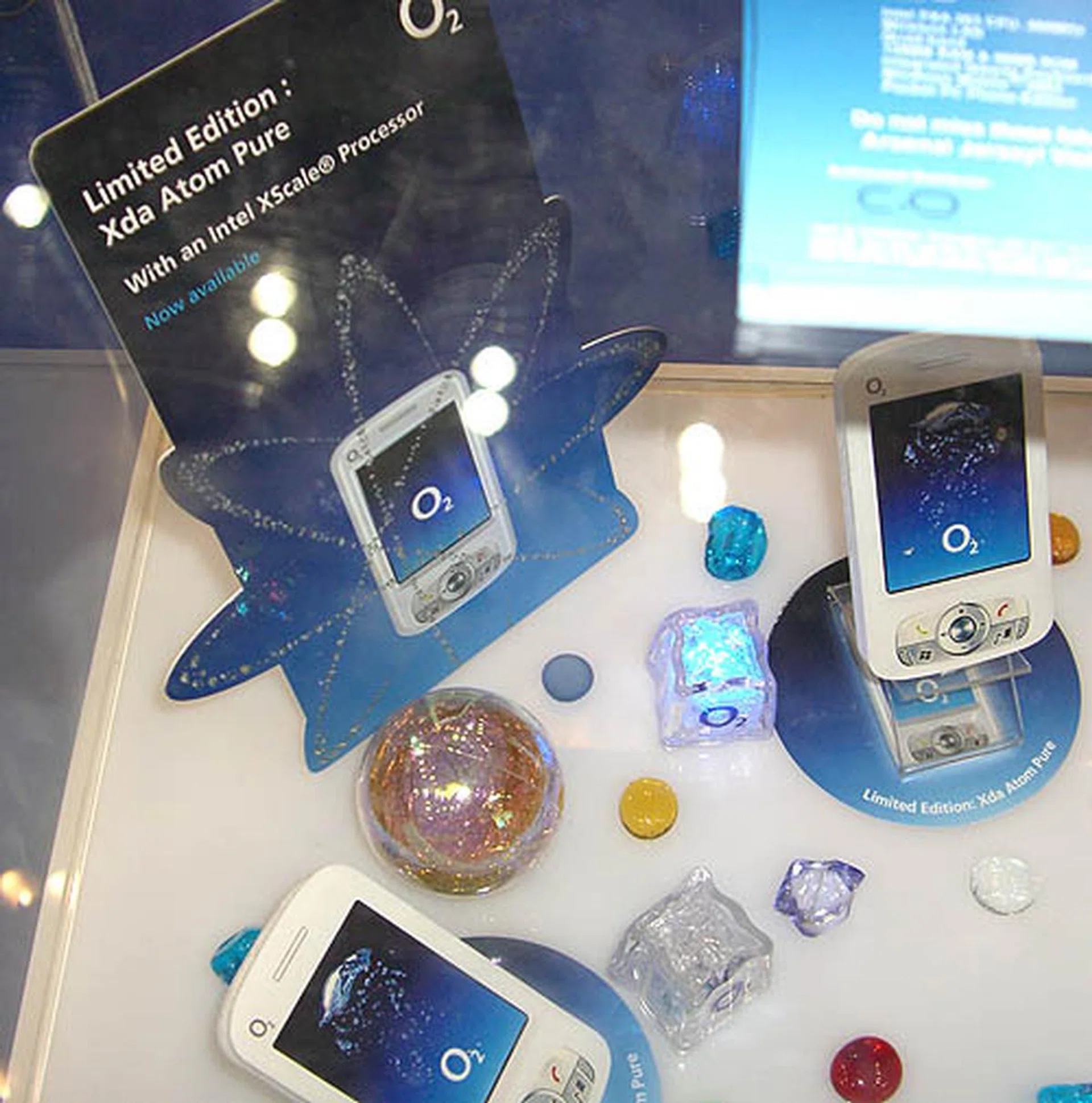 The white Xda Atom Pure is so limited an edition that all the glass displays at the O2 booth only had plastic replicas to show. 
