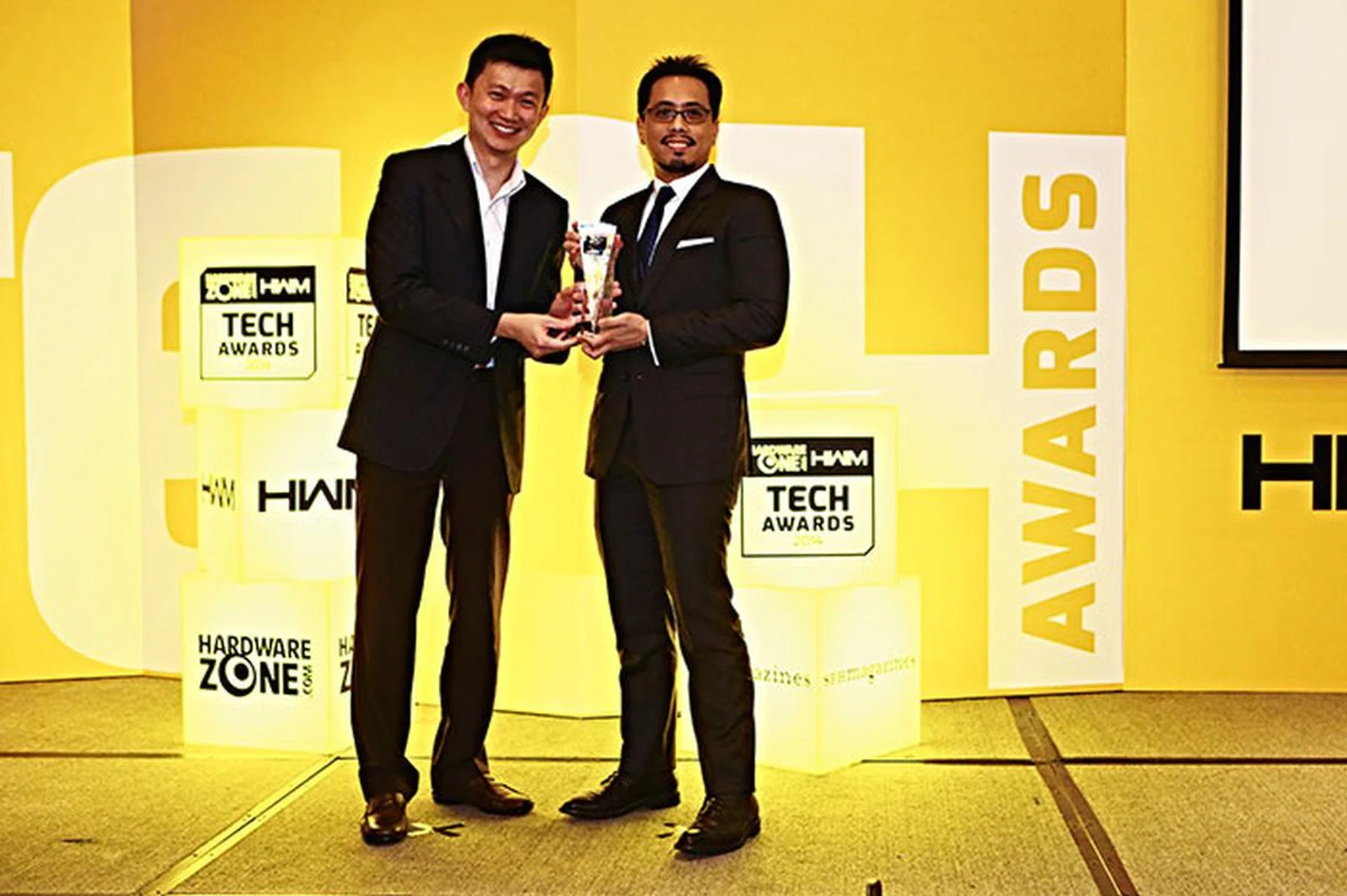 SingTel won three awards: Reader's Choice for Best 4G Network in Singapore, Best Singapore Telco, and Best Singapore Fiber Broadband Service Provider. Here's Mr. Miguel Bernas, SingTel's Digital Marketing Director, accepting the awards. 
