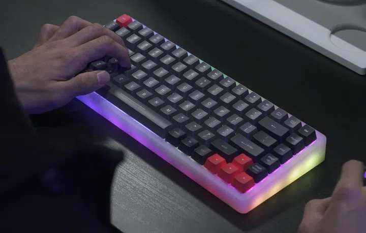 The Marsback M1 is one of those rare wireless mechanical keyboards that supports Mac-specific keys. (Image source: Marsback)