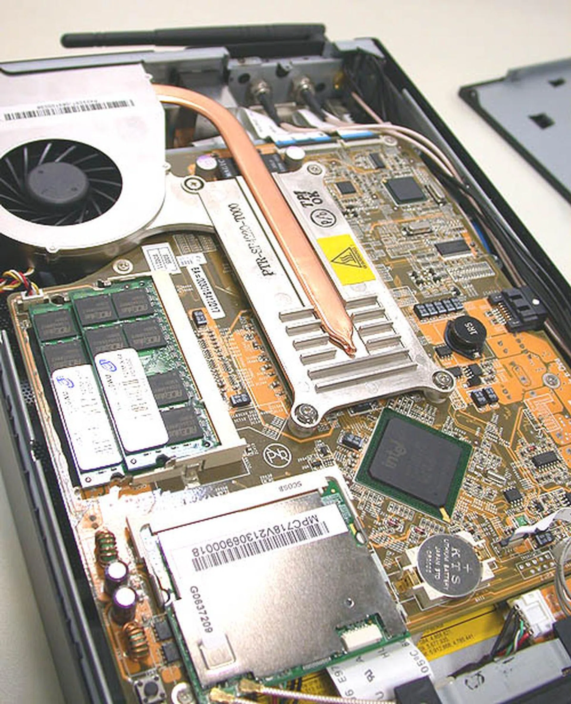 Shuttle XPC X200 | HardwareZone Singapore