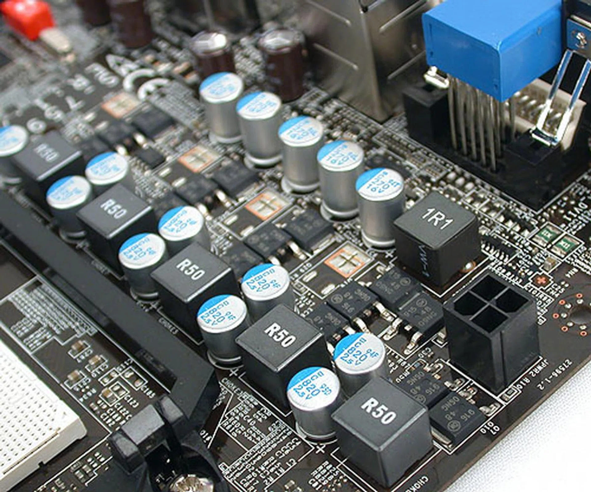 Surprisingly, MSI does not use solid capacitors throughout this board. Only the phase power design for the processor here comes with solid capacitors. No such luck for the rest of the board.