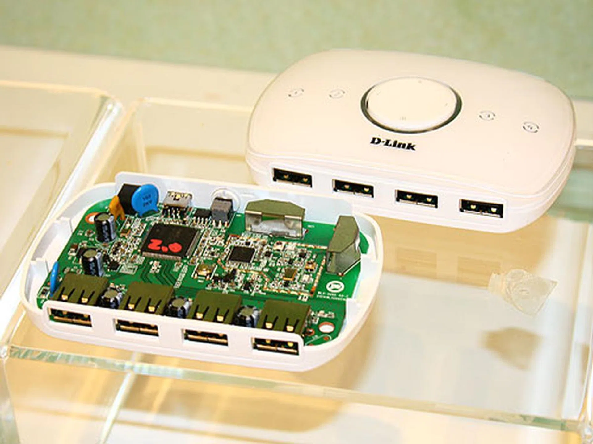  D-Link's wireless USB four-port hub.  