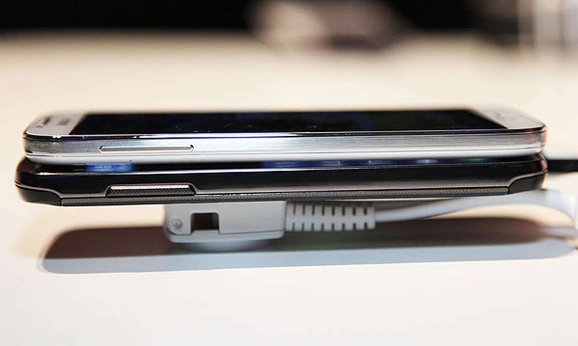 In this angle, you can tell that the S4 Active is slightly longer than the S4. The volume button for both devices remain in the same location although the buttons on the S4 Active are slightly thicker.