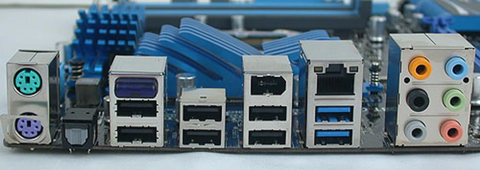 ASUS too has kept with both PS/2 keyboard and mouse ports. The new addition is its BT GO! feature, a Bluetooth module that allows functionality like the wireless transfer of files. There's a total of eight USB 2.0/3.0 ports, with the two blue ones being 3.0 capable. FireWire too maintains a spot, though there's only optical S/PDIF output.