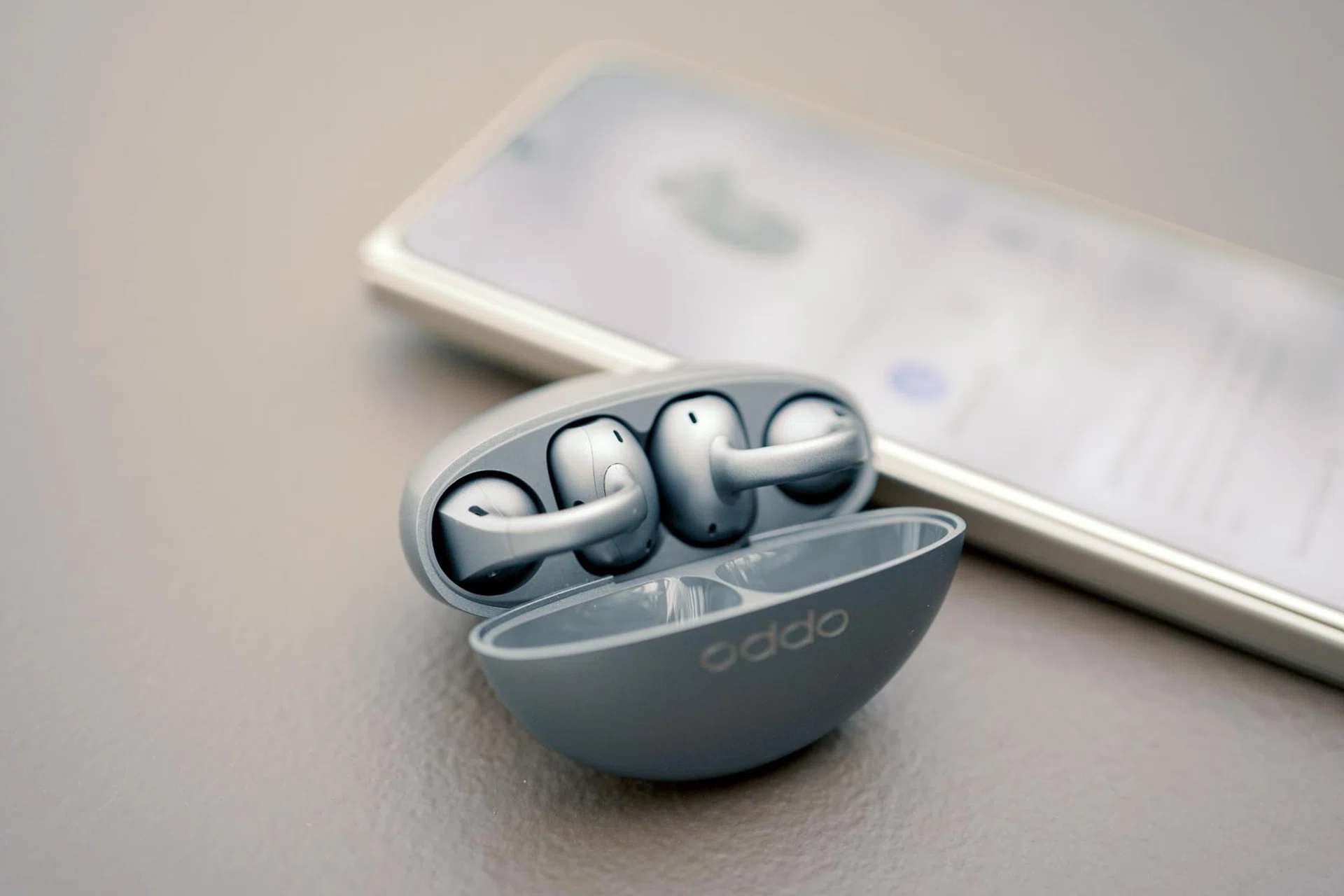 OPPO Enco Clip2 earbuds