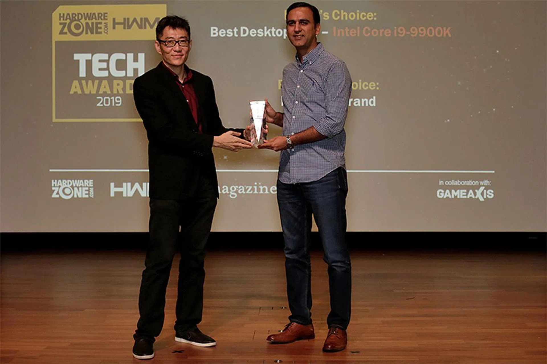 This year, the Editor's Choice for Best Motherboard CPU goes to Intel's Core i9-9900K. Our readers also chose Intel as their favorite CPU brand. Accepting the awards here is Mr. Surendra Chawla, Regional Communications Manager (APJ), Intel.