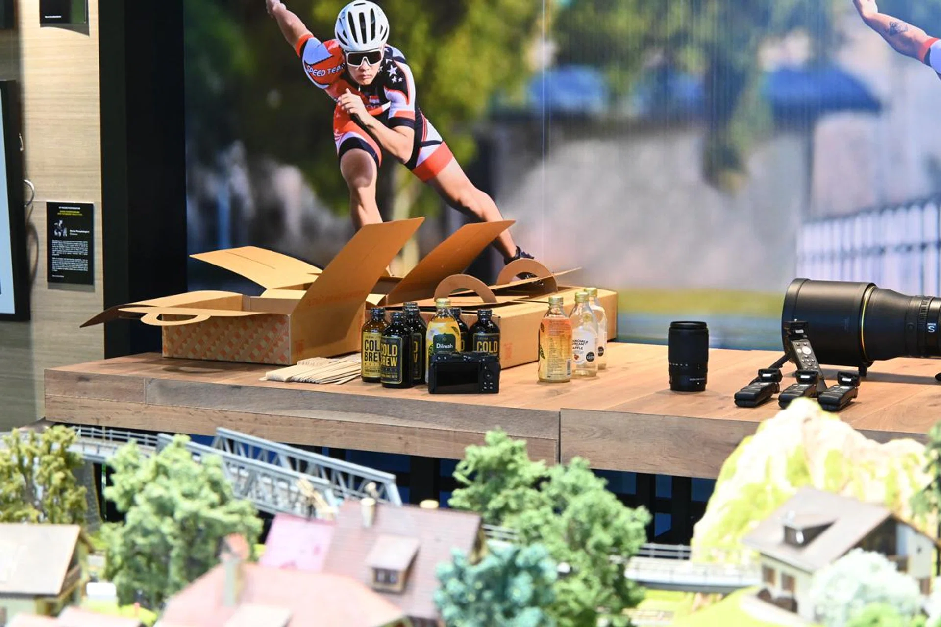 1/60s, ISO 3600, f/6.3, 50mm. Click for the original resolution.