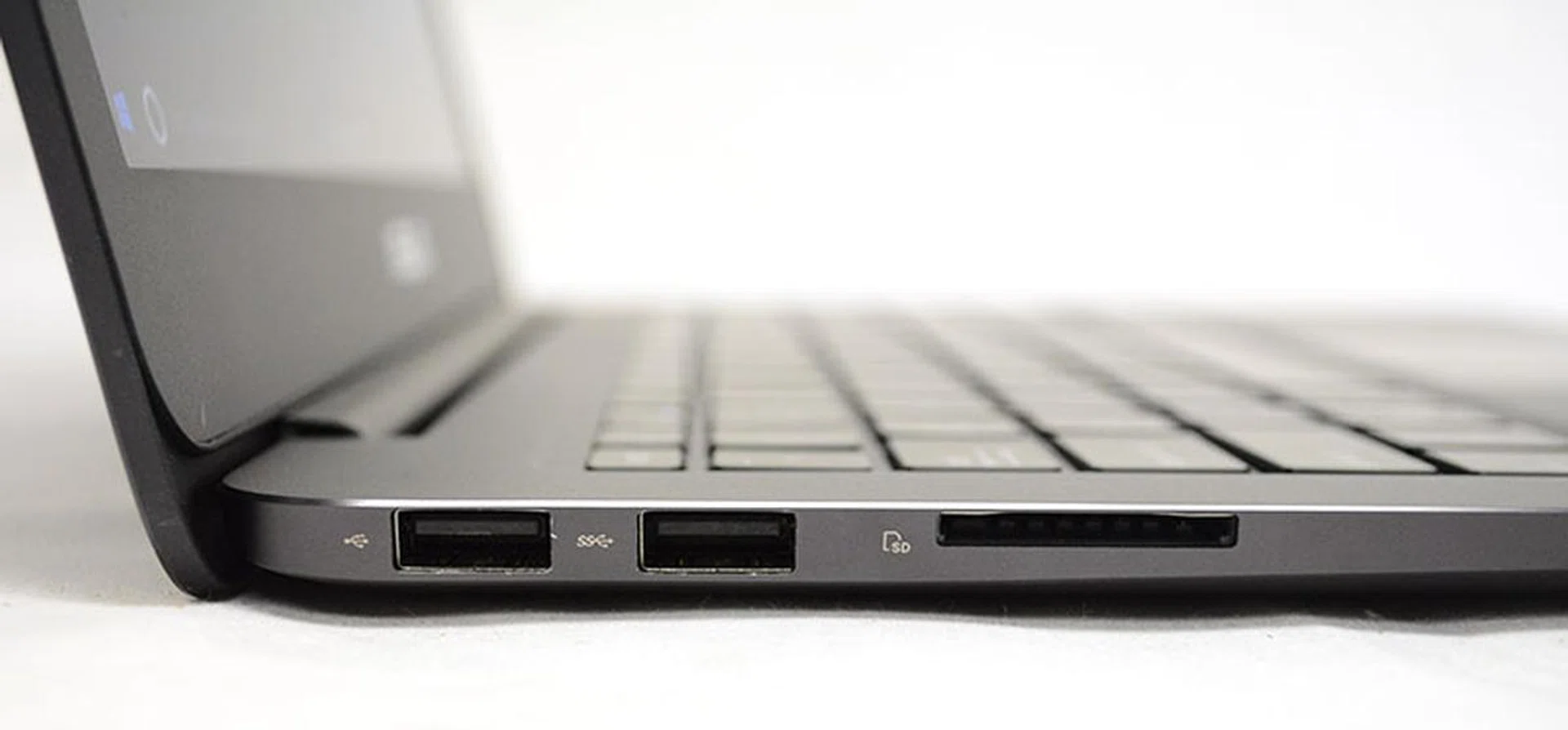 ASUS ZenBook UX305 ports