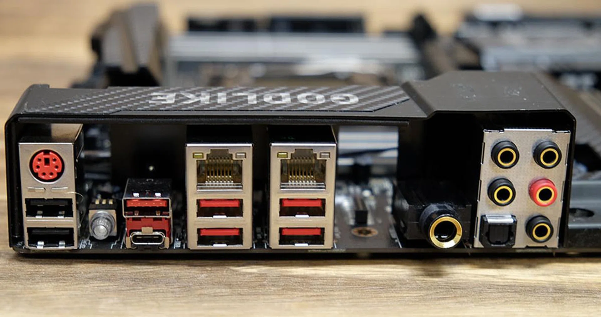 MSI X99A Godlike Gaming Carbon rear I/O