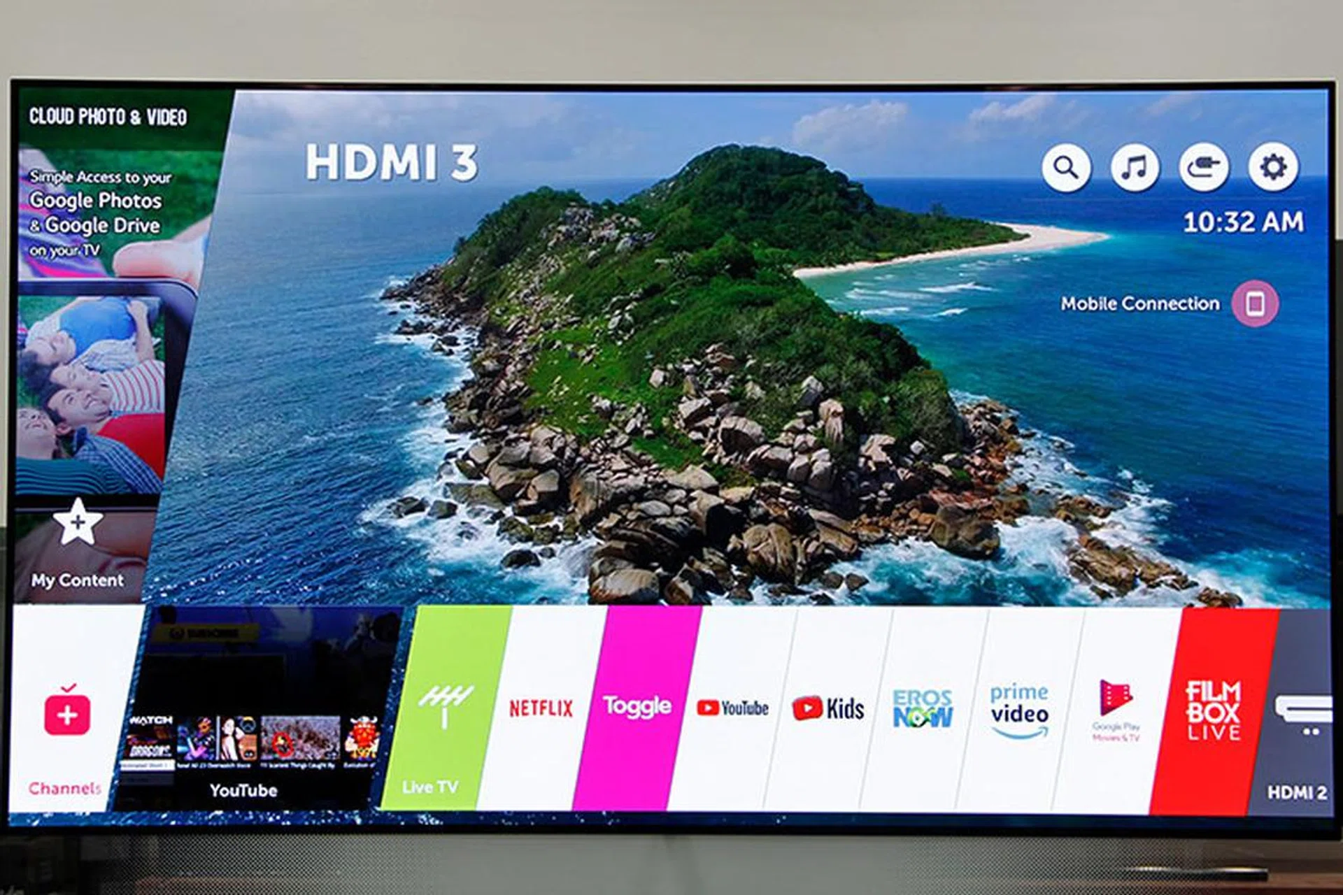 The W8 still runs WebOS, now at version 4.0.