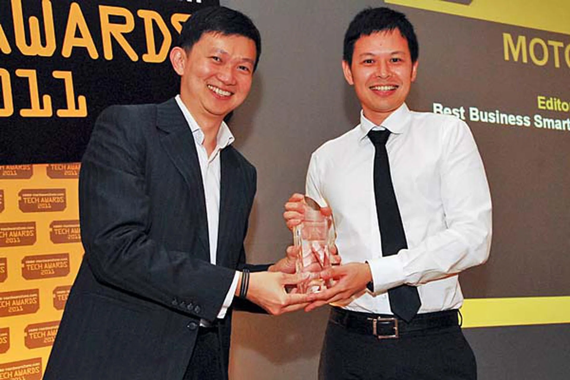 Mr. Crispian Leong, Regional Marketing Manager (Mobile Devices), Motorola Mobility Singapore Pte. Ltd., was present to receive the Editor's Choice award for Best Business Smartphone (Motorola Milestone).