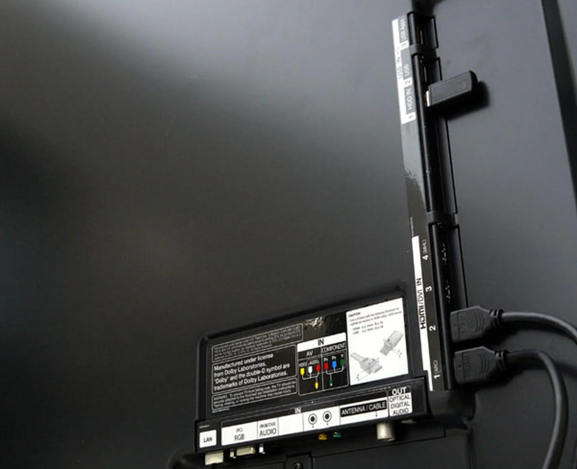 All four HDMI 1.4a ports and three USB slots are available via the side panel. The ARC (Audio Return Channel) feature is incorporated with the HDMI 1 input.