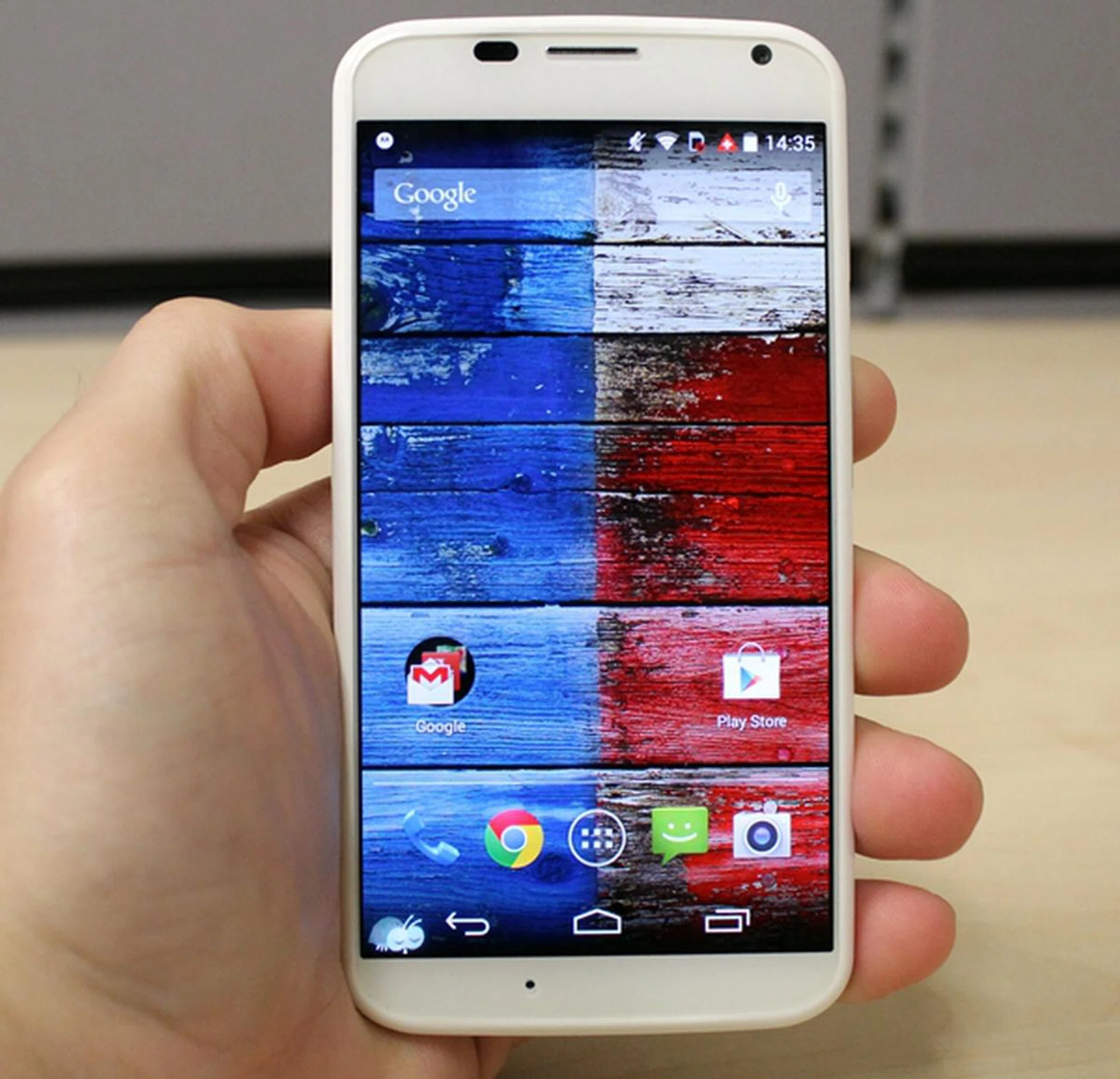 The Motorola Moto X has the highest resolution display in this comparison at 720p.
