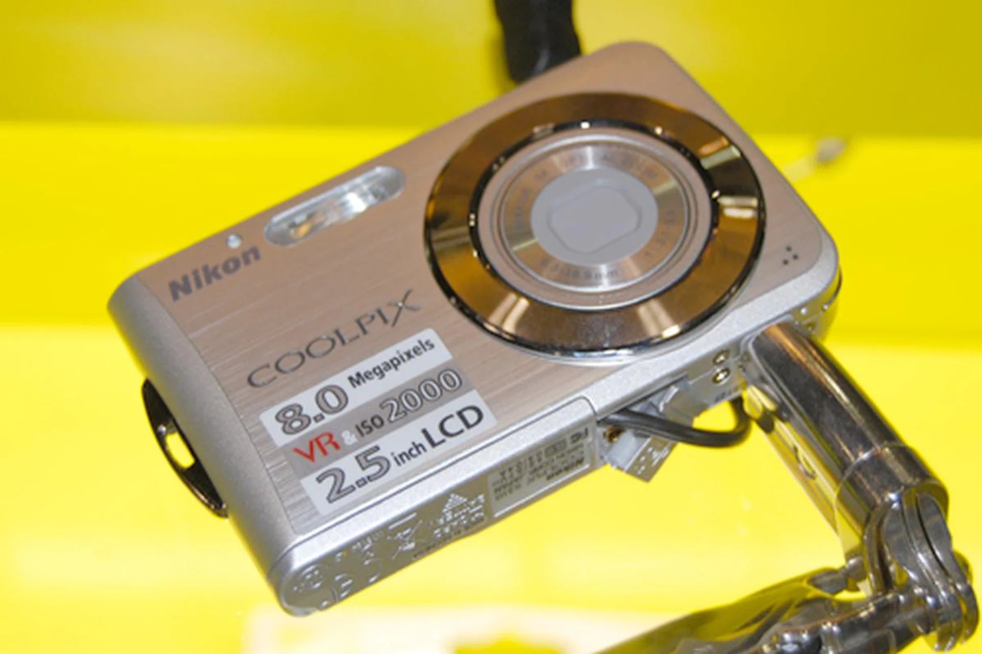  Though high ISO sensitivity on cameras are not advisable, it's still heavily featured on various compact cameras such as the Nikon Coolpix S210, with macro shooting up to 10cm and face-priority AF, all for S$299.  
