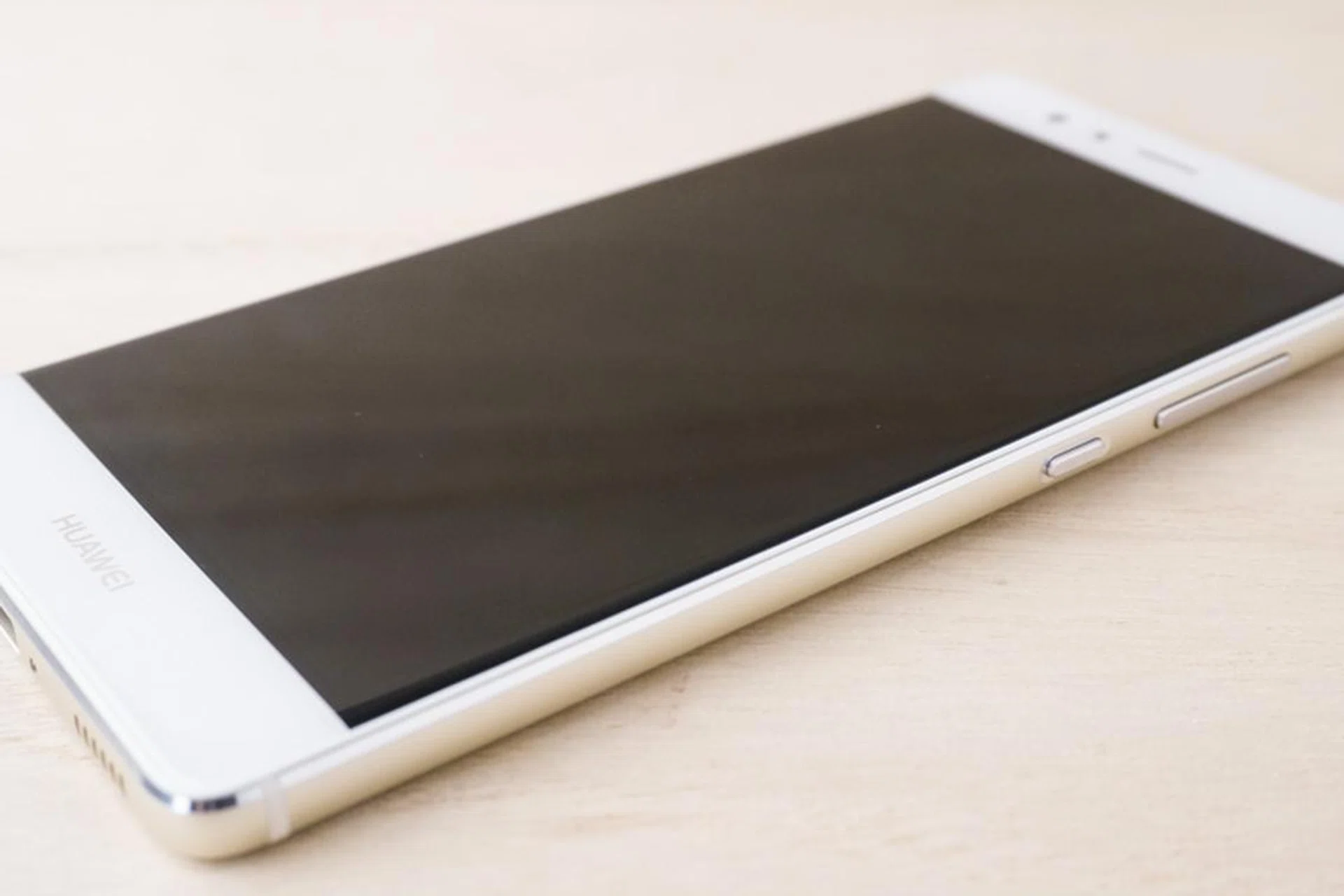 The P9 is certainly slim and elegant. 