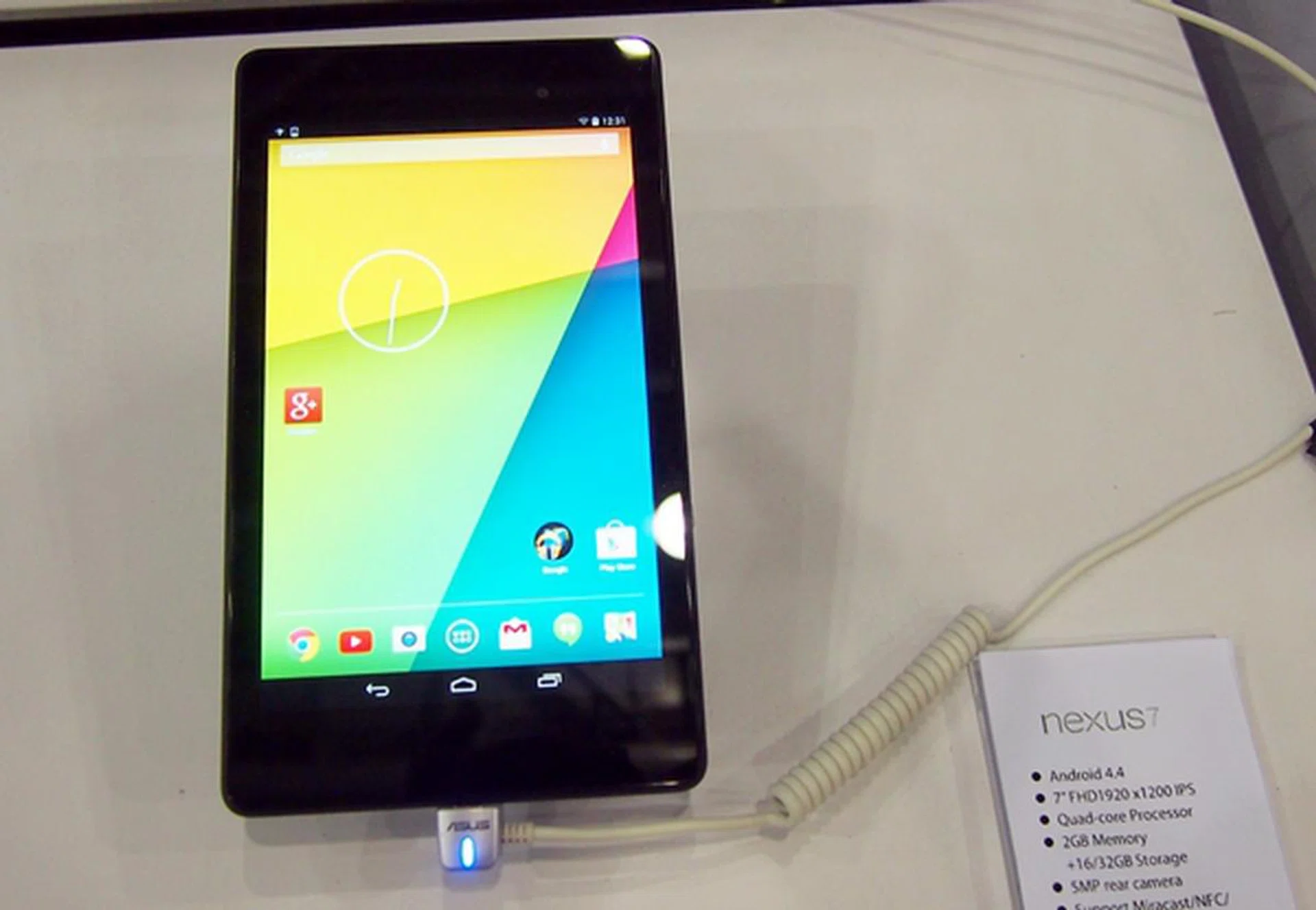 If you are looking for the best Android tablet experience, look no further than the ASUS Nexus 7 (2013). Running on stock Android 4.4 KitKat, the Nexus 7 (2013) delivers smooth performance and is the fastest to get the latest software updates from Google. It is available at $379 (16GB, Wi-Fi), $429 (32GB, Wi-Fi) and $529 (32GB, LTE). You also receive a free Travel Cover worth $29 with every purchase.