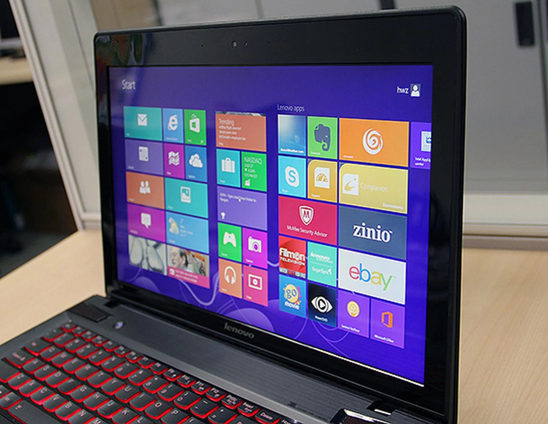 Despite using a TN panel, the IdeaPad Y510p's 15.6-inch display offers pretty decent viewing angles.