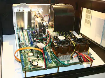  MSI and Hardware Zone also put up a demonstration of their latest MSI 5000X Speedster server board equipped with the latest quad-core Intel Xeon X5355 2.66GHz processors. This little demonstration is a little different this year because unlike all the overclocking that others are doing (which we think is great but highly unpractical), we chose to demonstrate the power of multi-core processing. Whether you like it or not, multi-core PCs will be the trend next year and beyond, and that is really the way to increase the computing performance of the PC.  