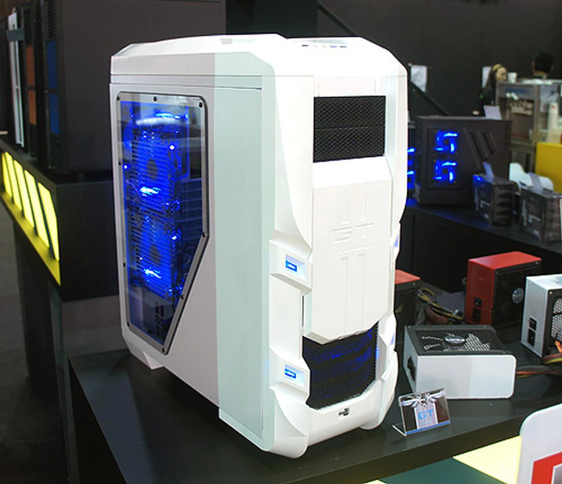 The Aerocool GT in all its "white" glory.