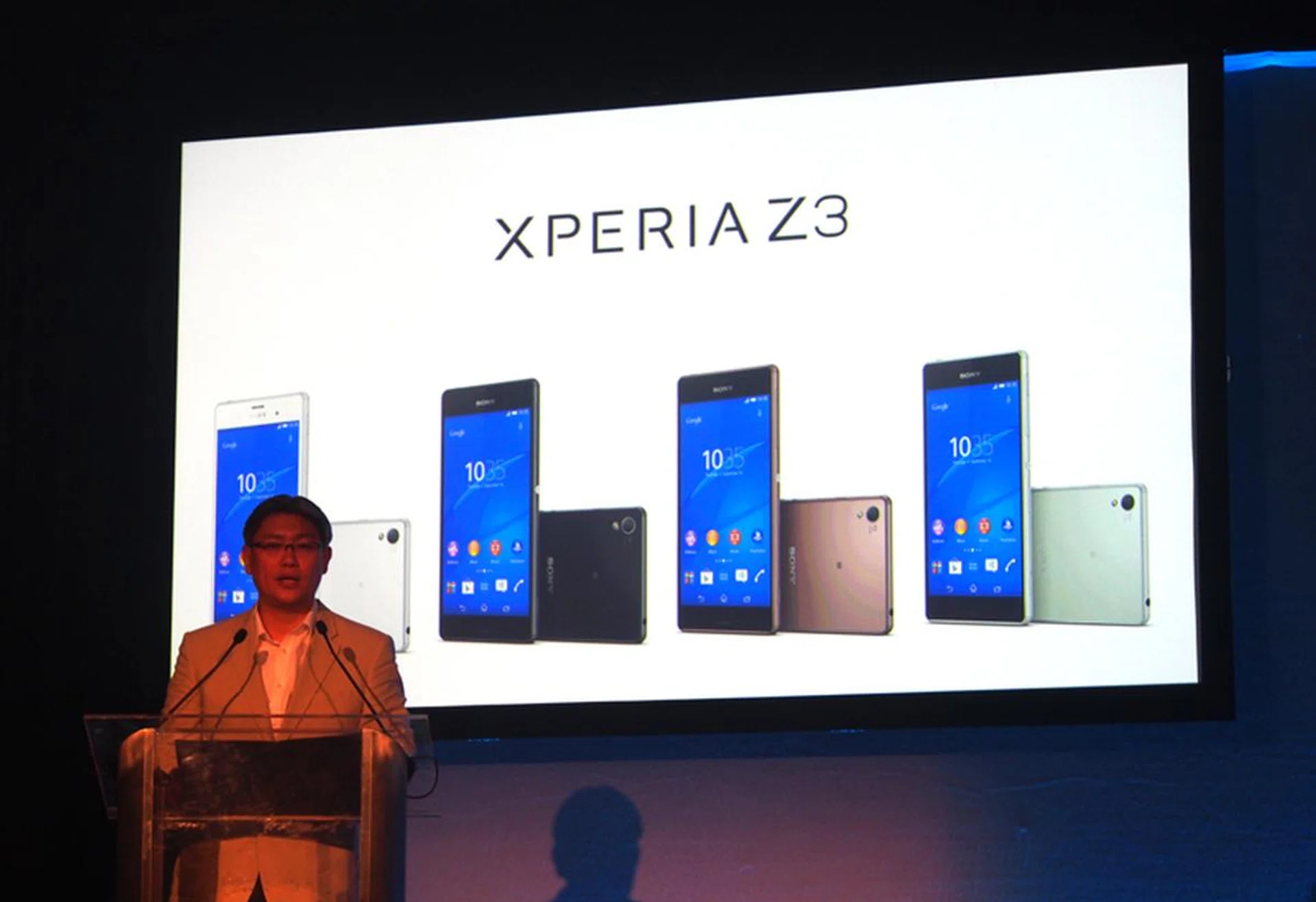 The Z3 will be available in white, black, copper and silver green.