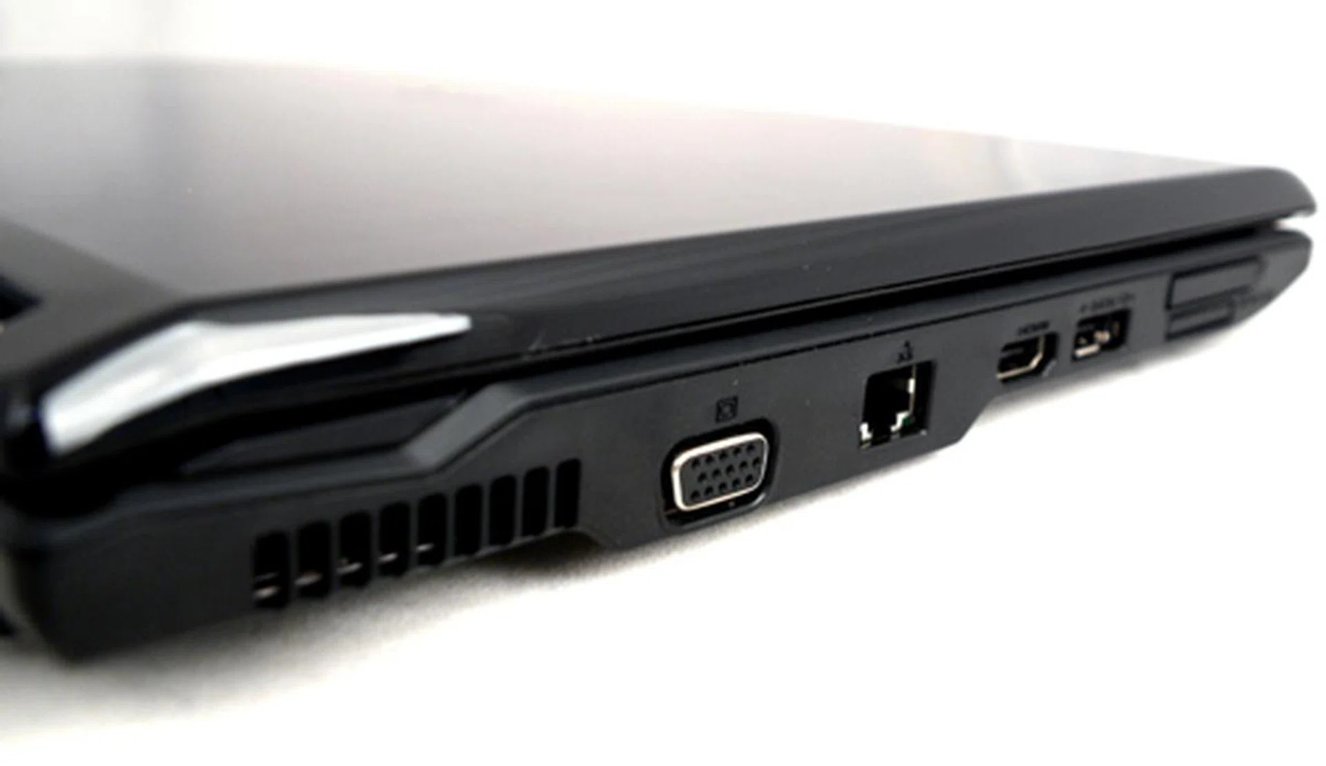 The main bulk of its connectivity options lies on the left flank. Apart from the VGA and Ethernet ports, expect to find a HDMI slot, memory card readers and a USB combo port which doubles up for eSATA functions too.