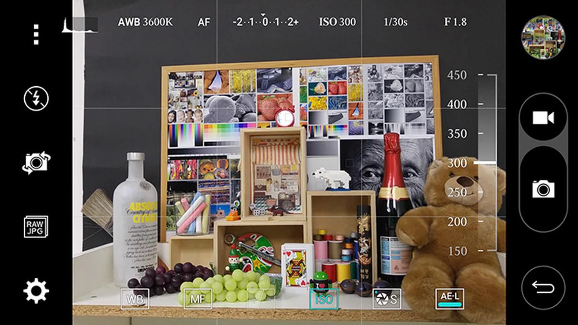 The LG G4 lets you select ISO speeds between 50 and 2700.