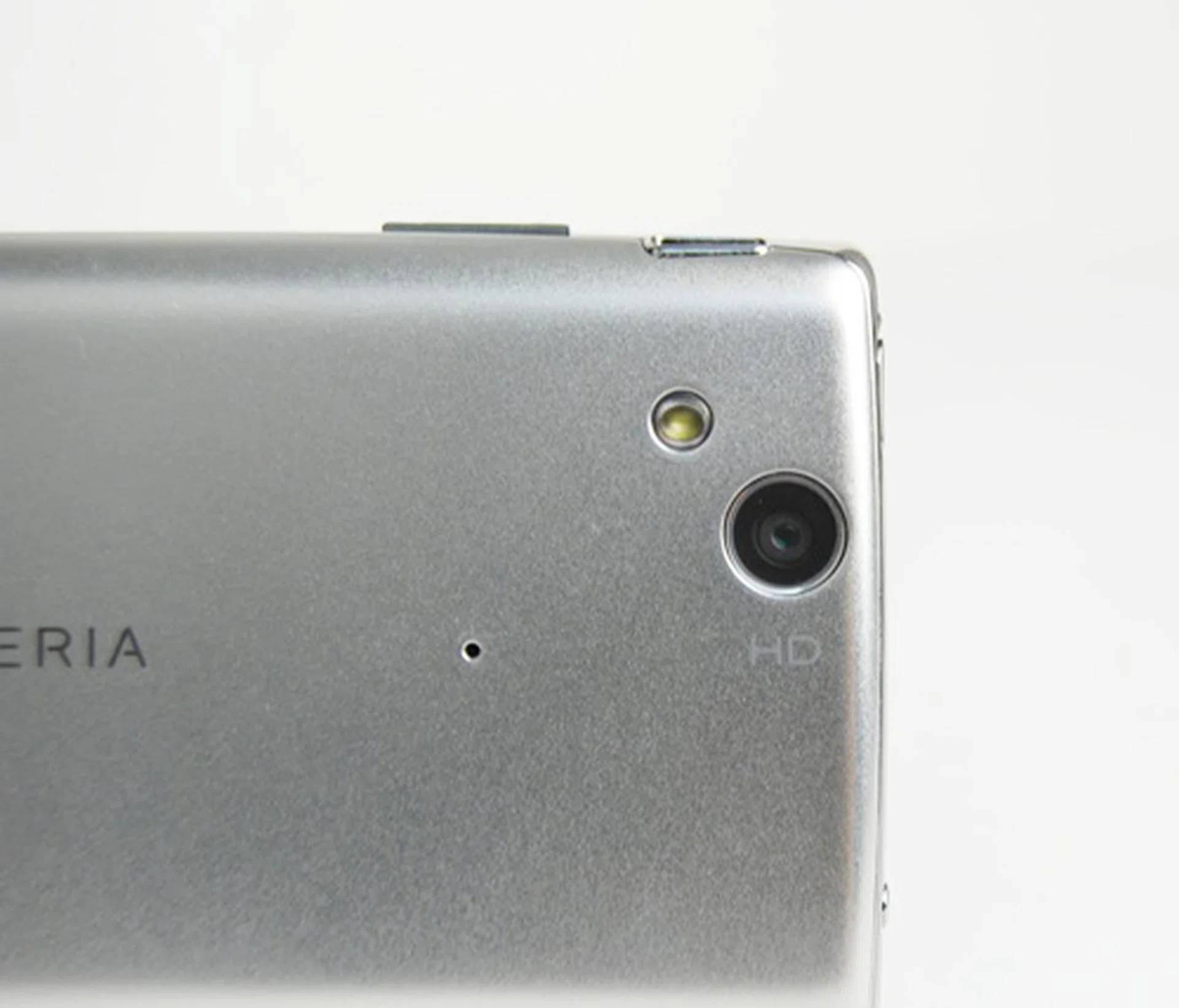 Situated at the back, the 8.1-megapixel camera comes with a f/2.4 lens and a LED flash. It also features autofocus, LED flash, image stabilization, geo-tagging, face and smile detection capabilities and most importantly, supports 720p video capture.